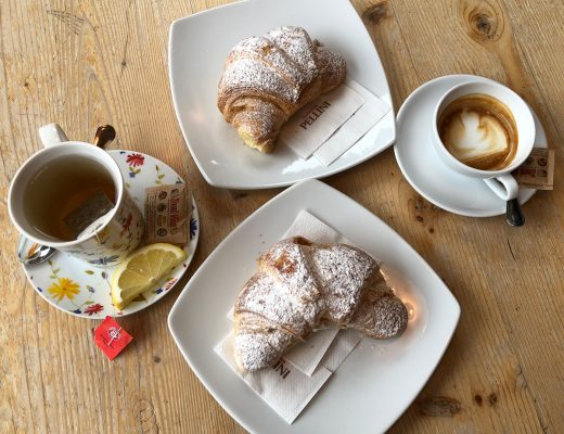 Fare colazione al bar pasticceria ladin Canazei in Val di Fassa